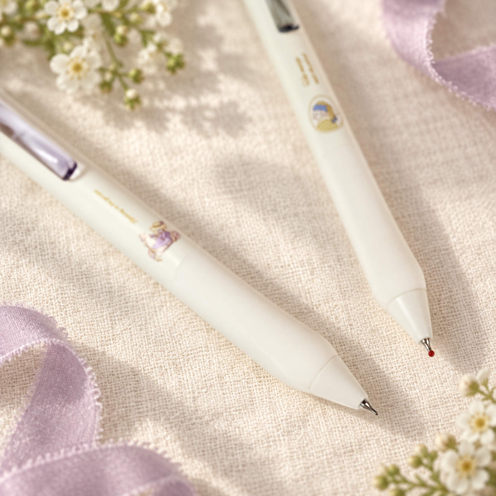 Gros plan des détails des stylos gel Classic Art Bunny