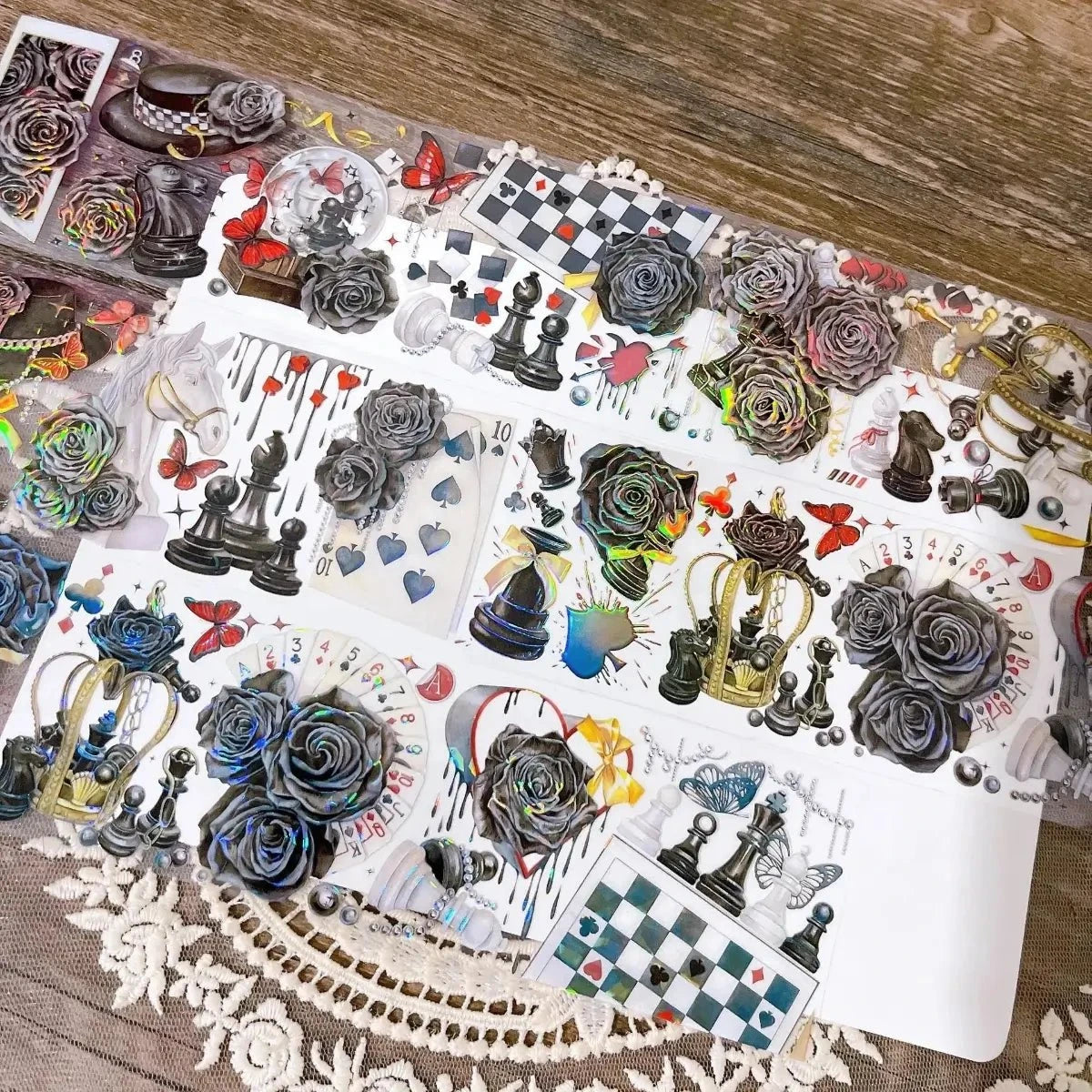 Bandes de ruban PET Black Spade Fantasy II avec roses sombres, cartes à jouer, pièces d’échecs et couronnes