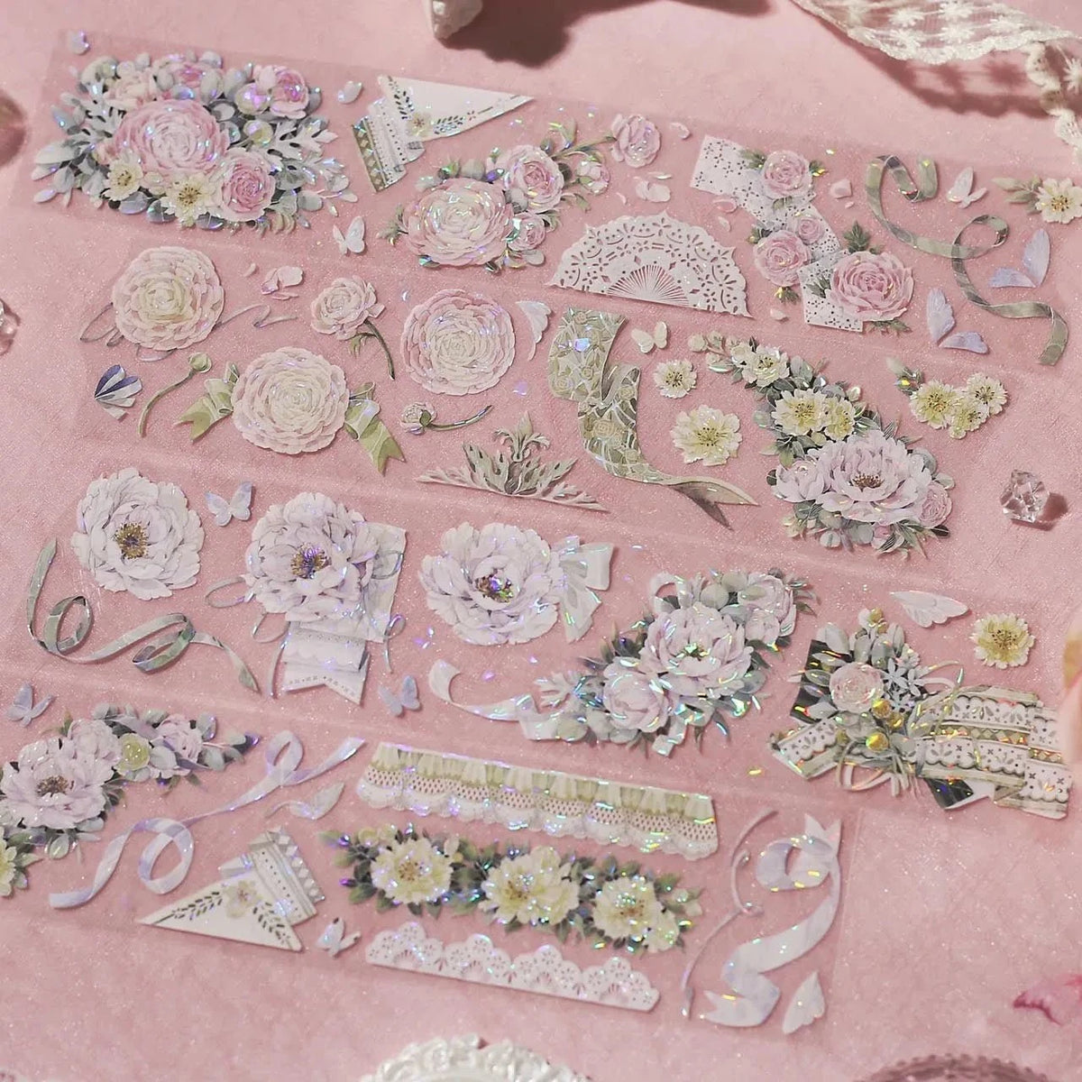 Motifs du ruban PET Soft Weave avec fleurs pastel, dentelle, rubans et papillons