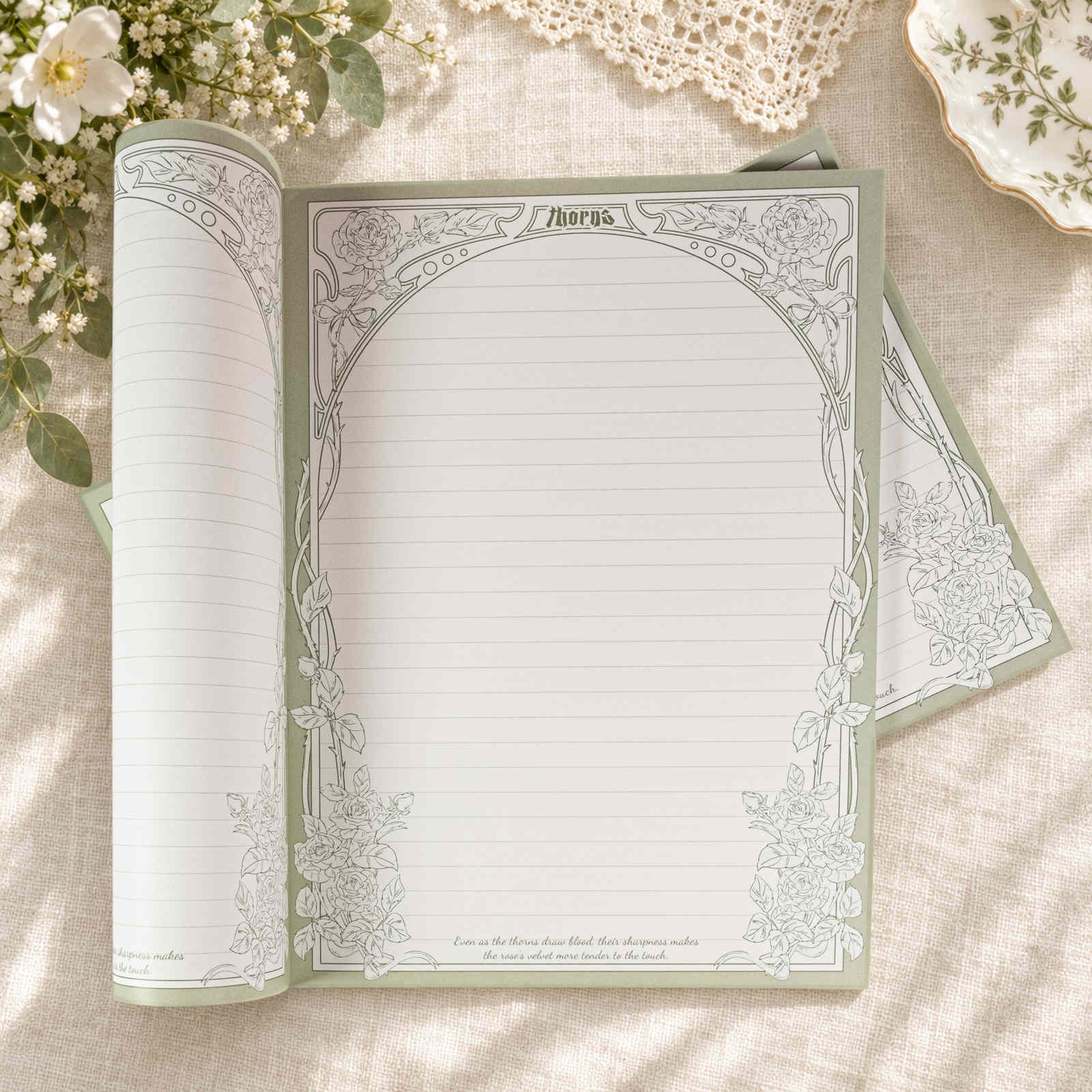 Blocs-notes B5 lignés Thorn Rose avec bordures florales vert sauge dessinées à la main